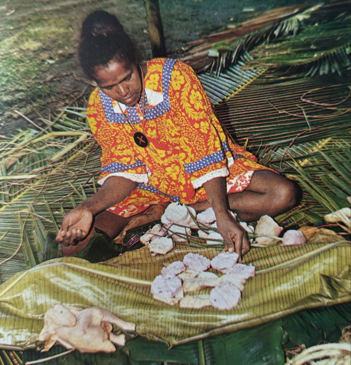 bougna île Ouen 1980 préparation poulet igname taro feuilles bananier tradition kanak Nouvelle-Calédonie