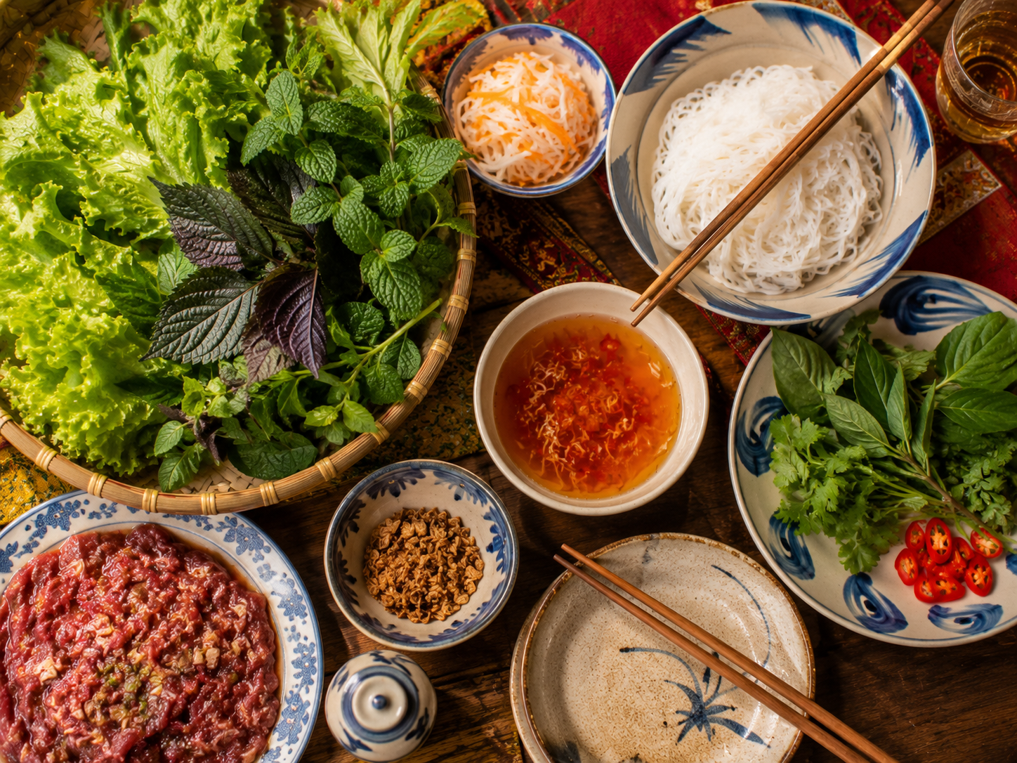 bo 7 mon vietnamien table herbes fraiches culture ho chi minh