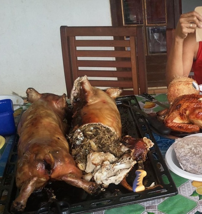 cochon ouvert cuisson farce repas familial wallisien tradition Pacifique Wallis