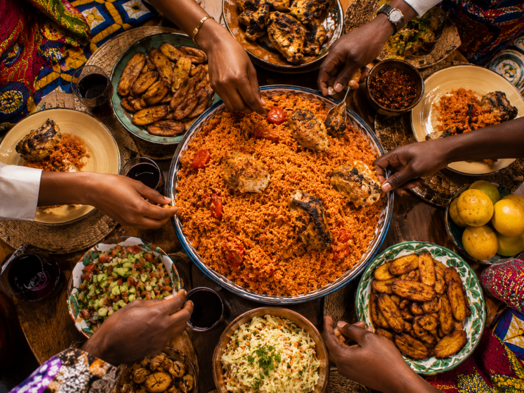 jollof rice nigerien table fete partage afrique ouest