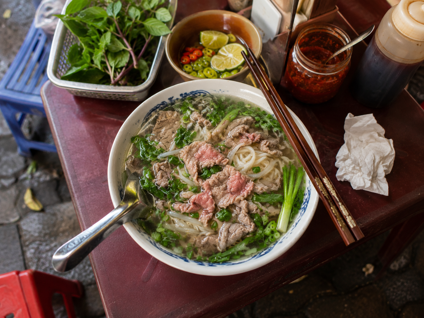 bol pho bo vietnamien baguettes table rue vietnam culture